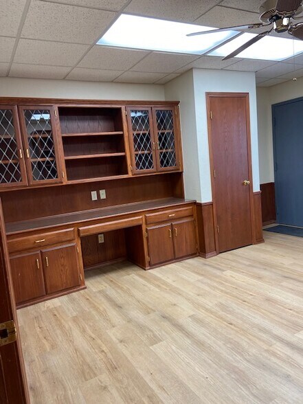 More Photos Of 910 S Bryant Ave, Edmond Medical For Sale