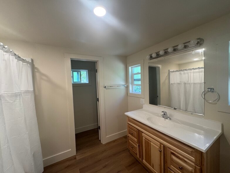 More Photos Of 53943 Highway 86, Halfway Restaurant For Sale