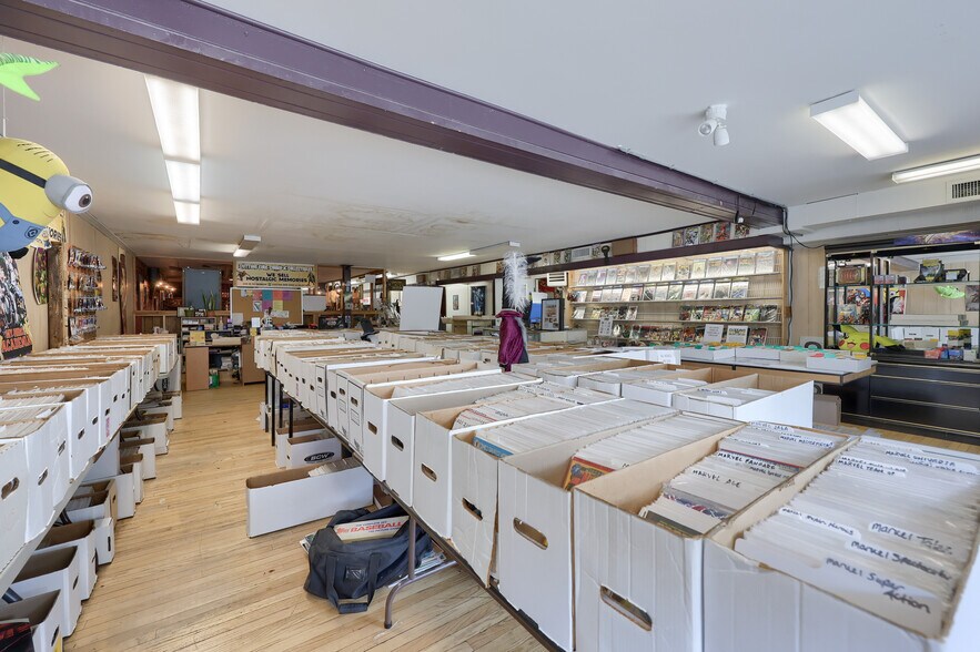 More Photos Of 157 E Broadway, Red Lion Restaurant For Sale