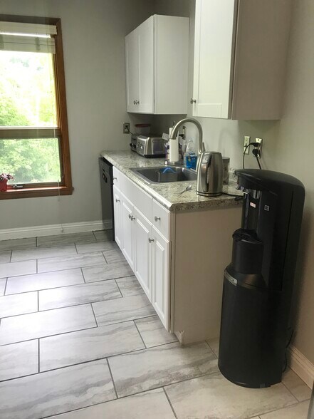 More Photos Of 1900 Sleepy Hollow Rd, South Park Light Distribution For Sale