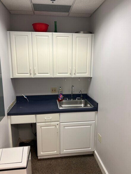 More Photos Of 221 S Church St, Bowling Green Office For Lease