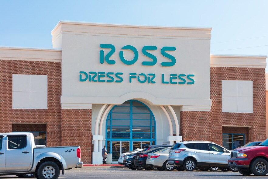 More Photos Of 3211 Peoples St, Johnson City General Retail For Lease