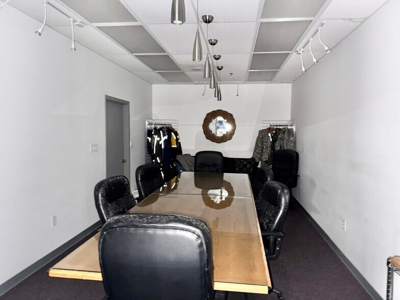 More Photos Of 826 17th Ave S, Columbus Manufacturing For Sale