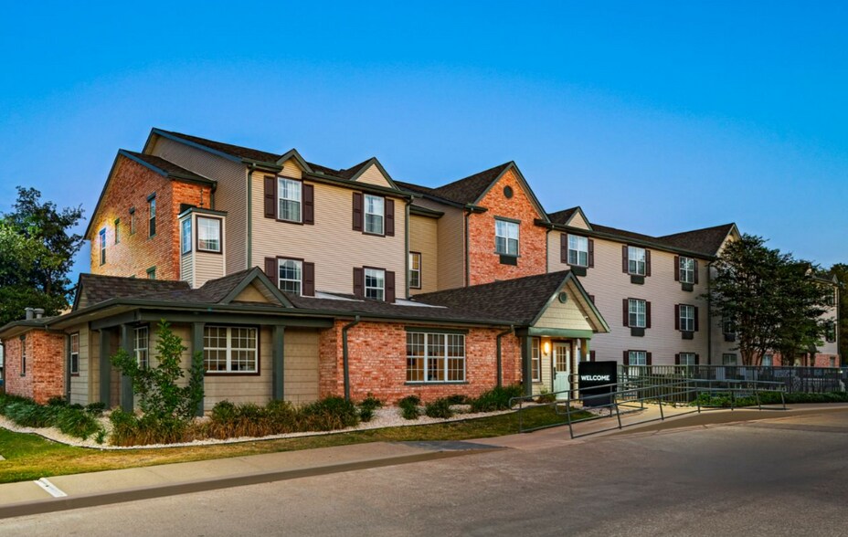 Primary Photo Of 1300 University Dr E, College Station Hotel For Sale