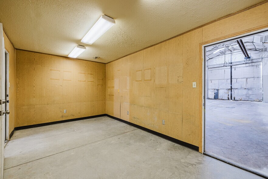 More Photos Of 824 Poplar St, Carlin Industrial For Sale