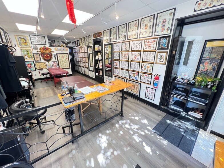 More Photos Of 1438-1442 Light St, Baltimore Showroom For Sale