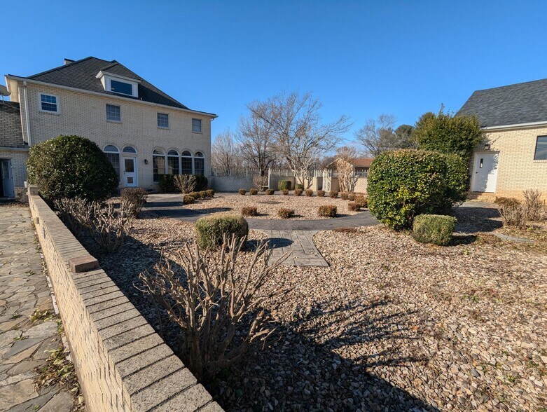 More Photos Of 4059 Lowry Rd, Goode Specialty For Sale