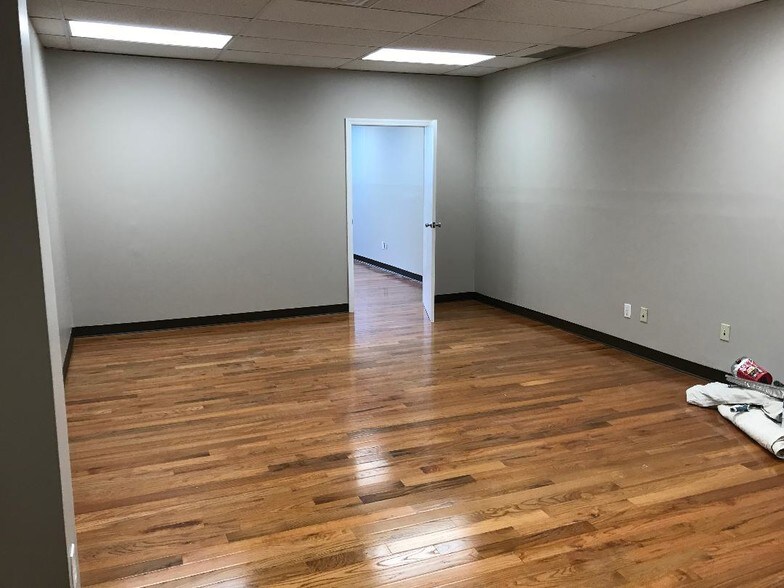 More Photos Of 535 S Broadway, Hicksville Office For Lease