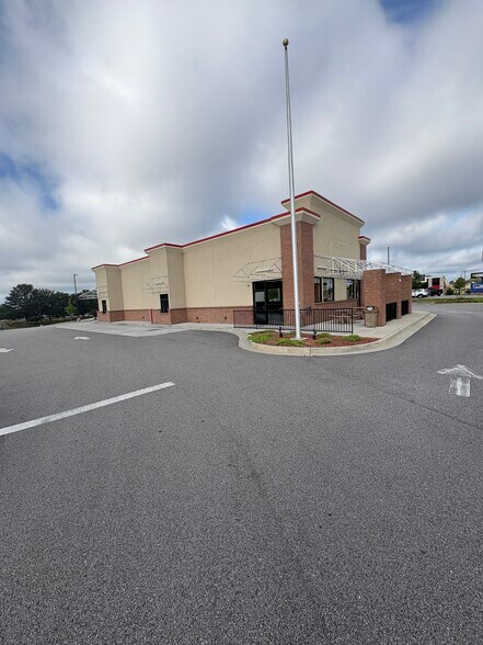 More Photos Of 138 Commerce Ave, Lagrange Fast Food For Sale