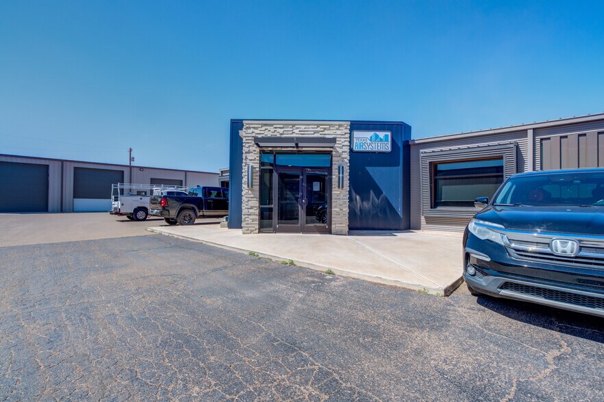More Photos Of 2405 114th St, Lubbock Office For Sale