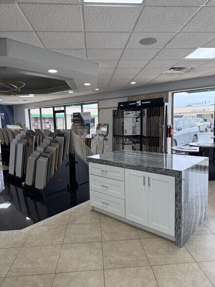 More Photos Of 297-311 Airport Pulling Rd N, Naples Warehouse For Lease