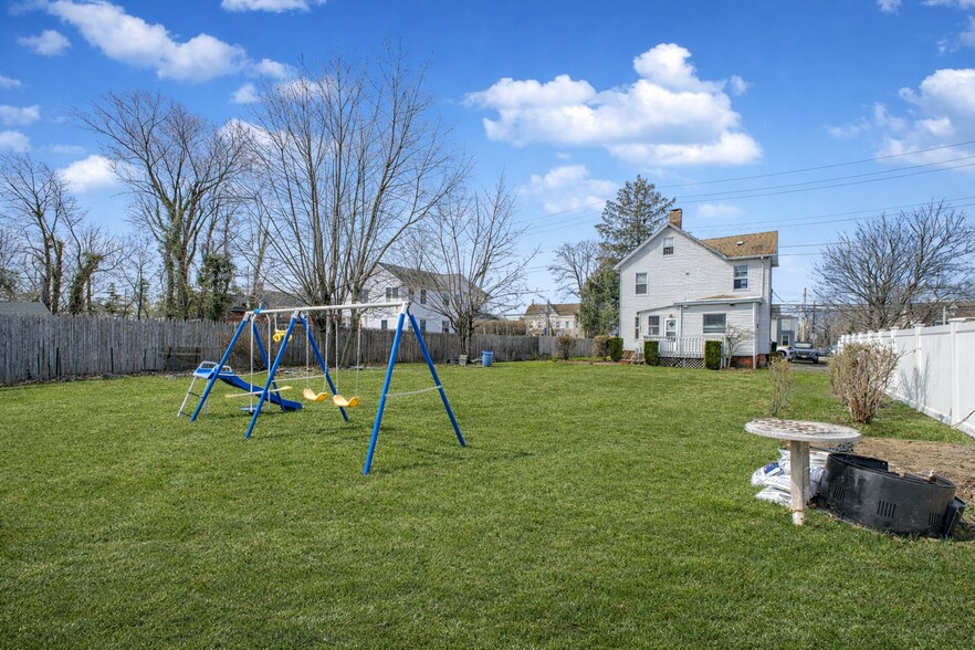 More Photos Of 20 N Main St, Marlboro Office For Sale