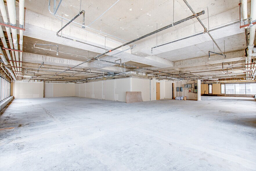 More Photos Of 55 W Wacker Dr, Chicago Business Park For Sale