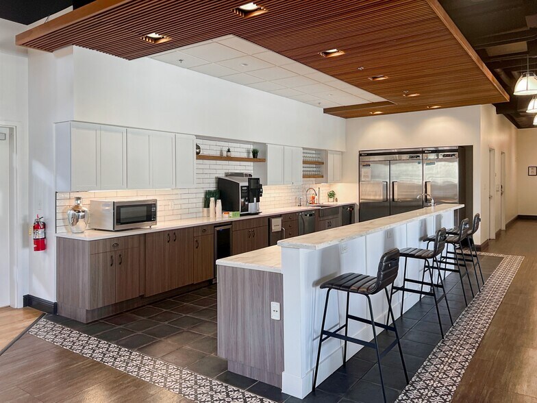 More Photos Of 122 W Pine St, Orlando Coworking Space