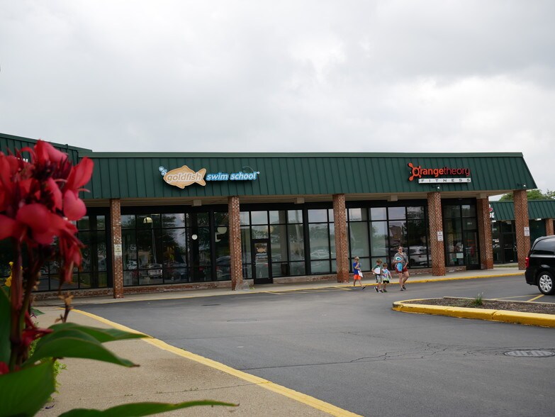 More Photos Of 3055-3161 Dundee Rd, Northbrook Unknown For Lease
