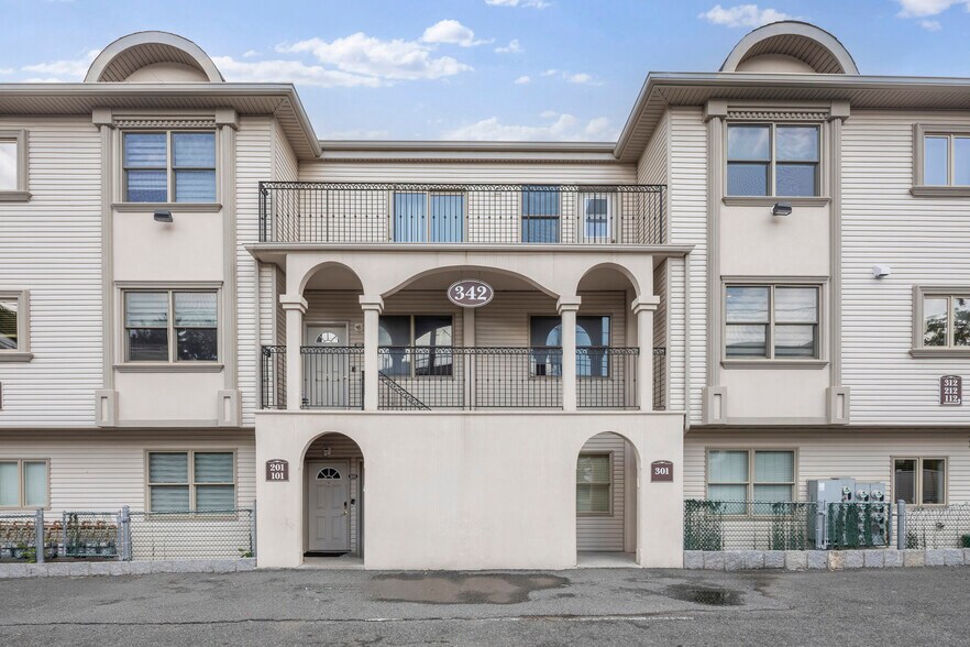Primary Photo Of 342 Blauvelt Rd, Monsey Apartments For Sale