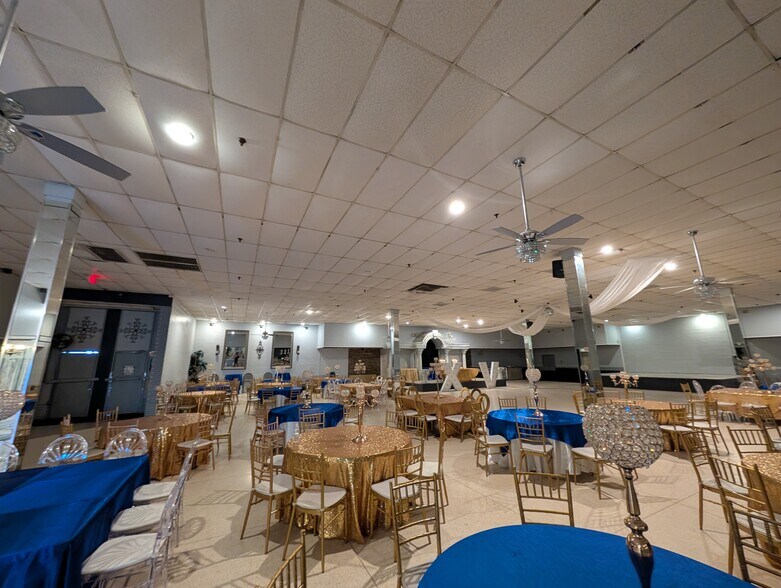 More Photos Of 100 E Little York Rd, Houston Unknown For Lease