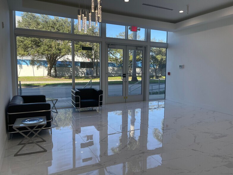 More Photos Of 10450 NW 33rd St, Doral Office For Sale
