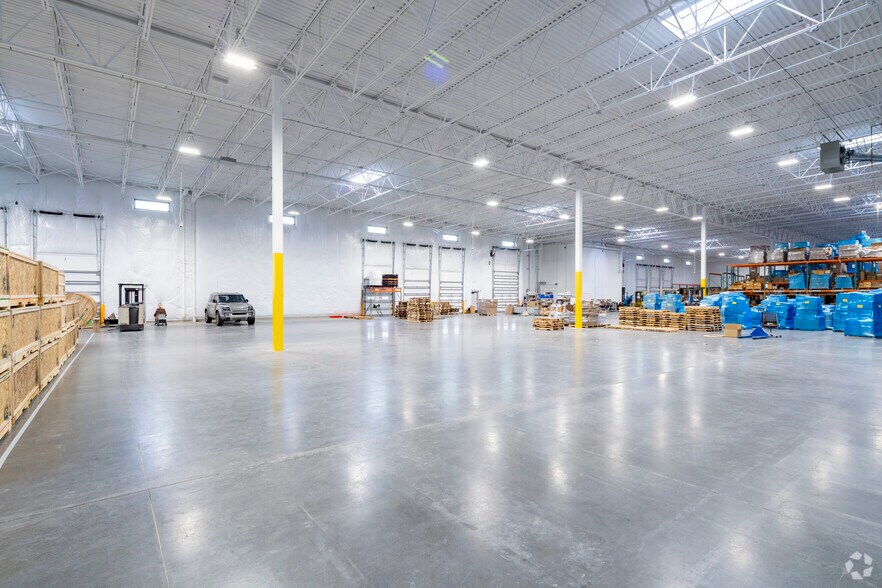 More Photos Of 14820 Compark Blvd, Parker Industrial For Sale