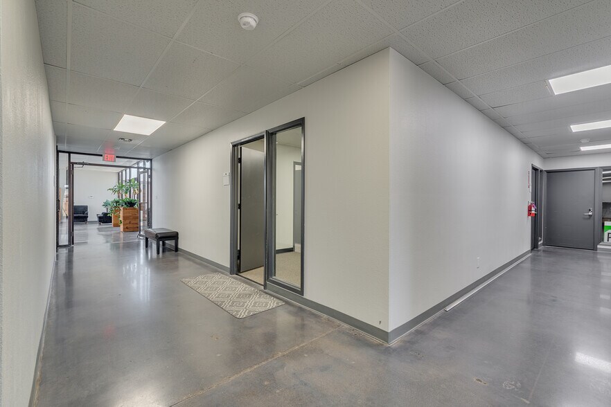 More Photos Of 4925 Davis Blvd, Fort Worth Office For Lease