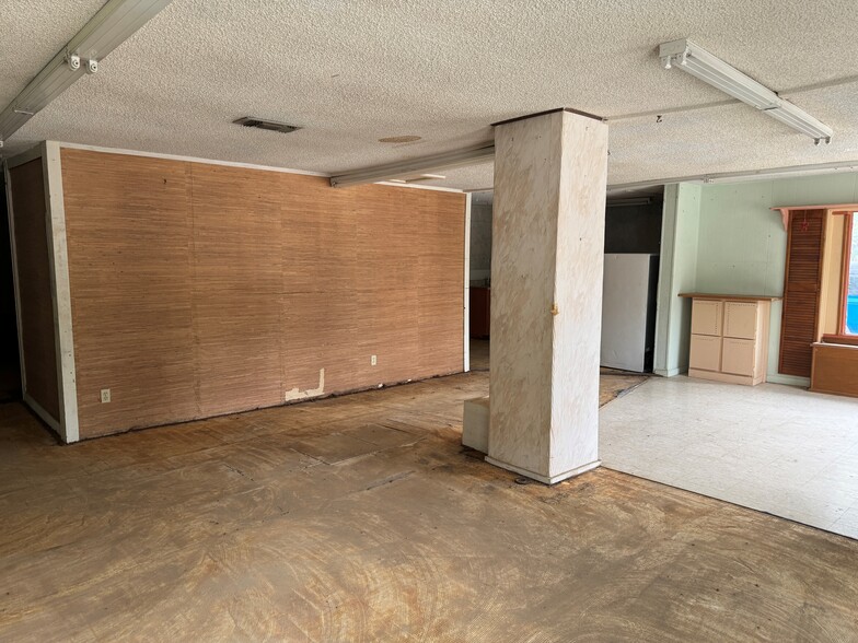 More Photos Of 401 W Belt Line Rd, Cedar Hill Freestanding For Sale