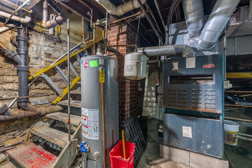 More Photos Of 227 E Cecil St, Springfield Restaurant For Sale