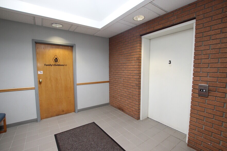 More Photos Of 60 Westwood Ave, Waterbury Medical For Lease