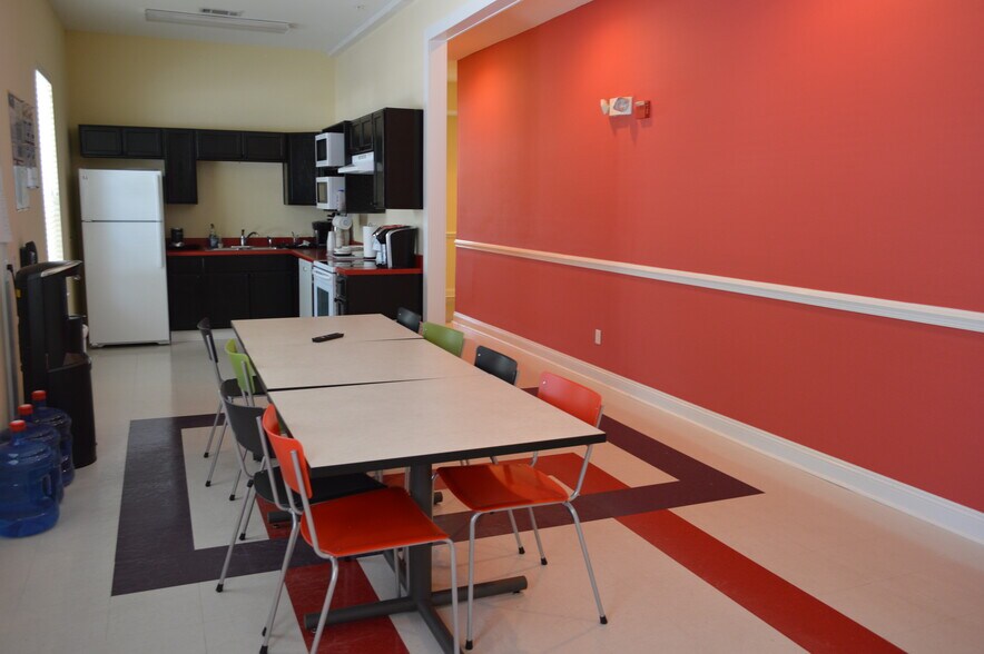 More Photos Of 4595 Spanish Trl, Pensacola Medical For Lease