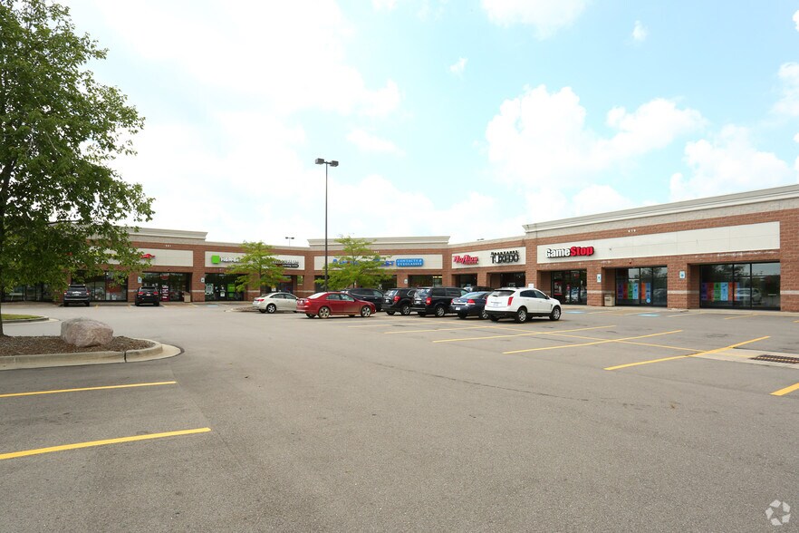 More Photos Of 501-647 N Marketplace Blvd, Lansing Freestanding For Lease