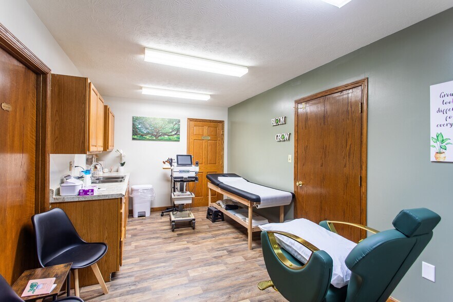 More Photos Of 1864-1870 Dayton Germantown Pike, Germantown Medical For Sale