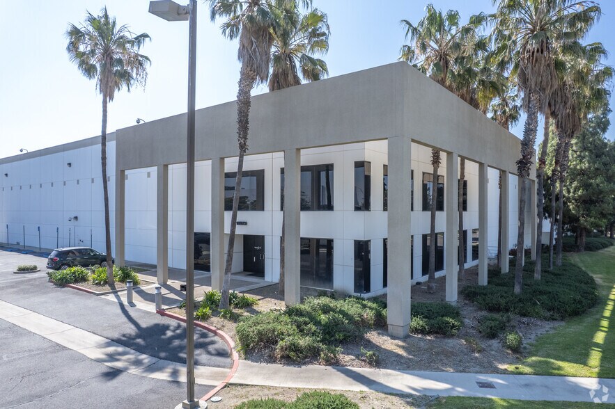 More Photos Of 11875 Cabernet Dr, Fontana Warehouse For Lease