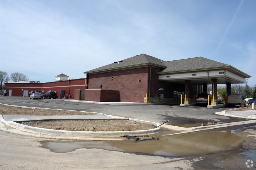 More Photos Of 58804-58892 Gratiot Ave, New Haven Storefront For Lease