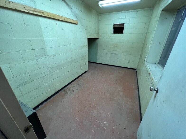 More Photos Of 2615 East Ave S, La Crosse Warehouse For Lease