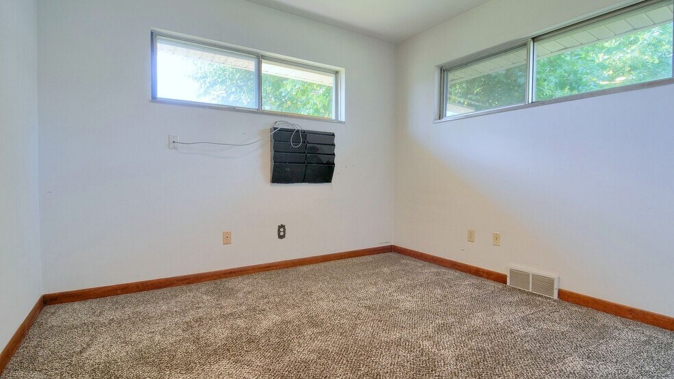 More Photos Of 42431 Mound Rd, Sterling Heights Storefront For Sale