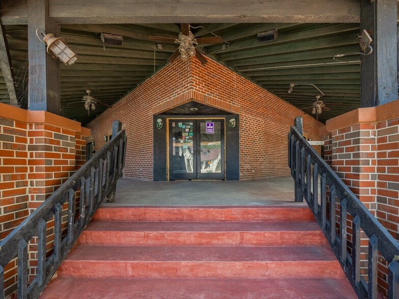 More Photos Of 10 Biltmore Plz, Asheville Restaurant For Lease