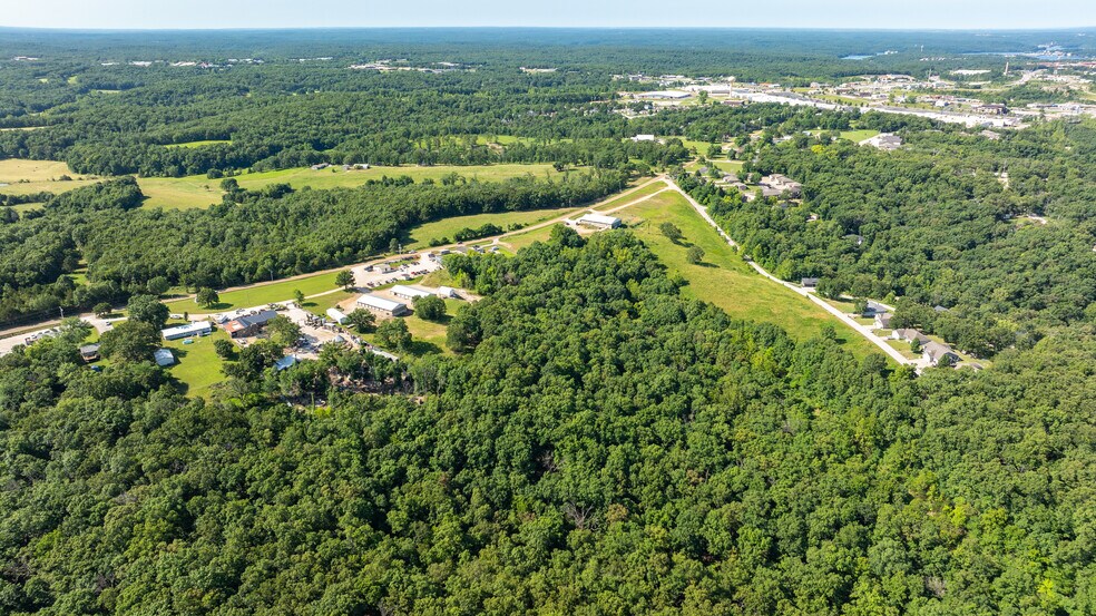 More Photos Of 633 Hiland cir, Kaiser Warehouse For Sale