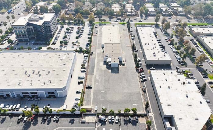 More Photos Of 1391 Spruce St, Riverside Distribution For Lease