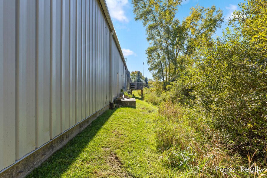 More Photos Of 75 Applewood Dr, Sparta General Retail For Sale