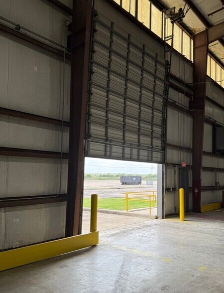 More Photos Of 950 S Business Park, Port Arthur Distribution For Lease