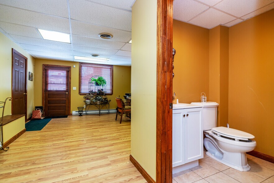 More Photos Of 90 Putnam Pike, Johnston Flex For Sale