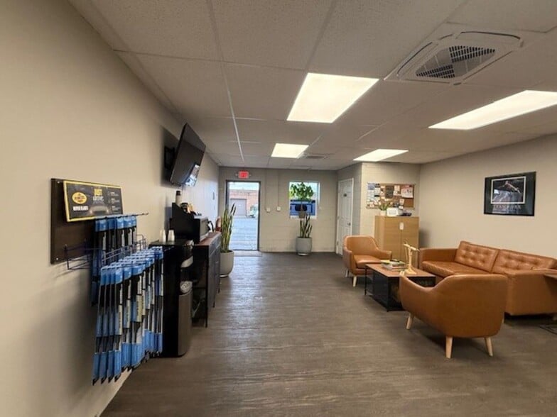 More Photos Of 8401-8409 Terminal Rd, Lorton Warehouse For Lease