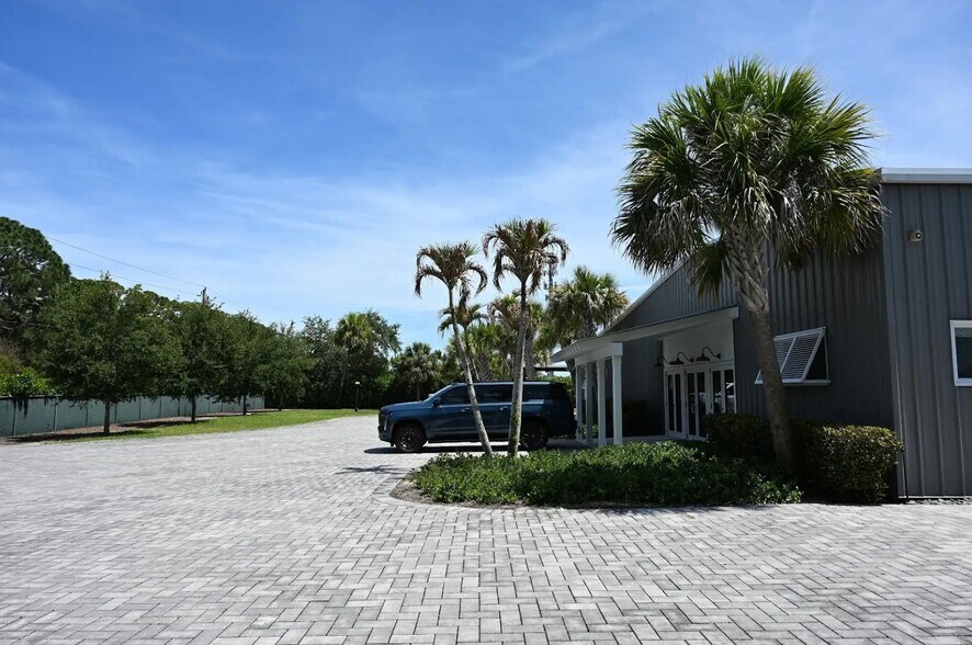 More Photos Of 11950 SE Shell Ave, Hobe Sound Warehouse For Lease