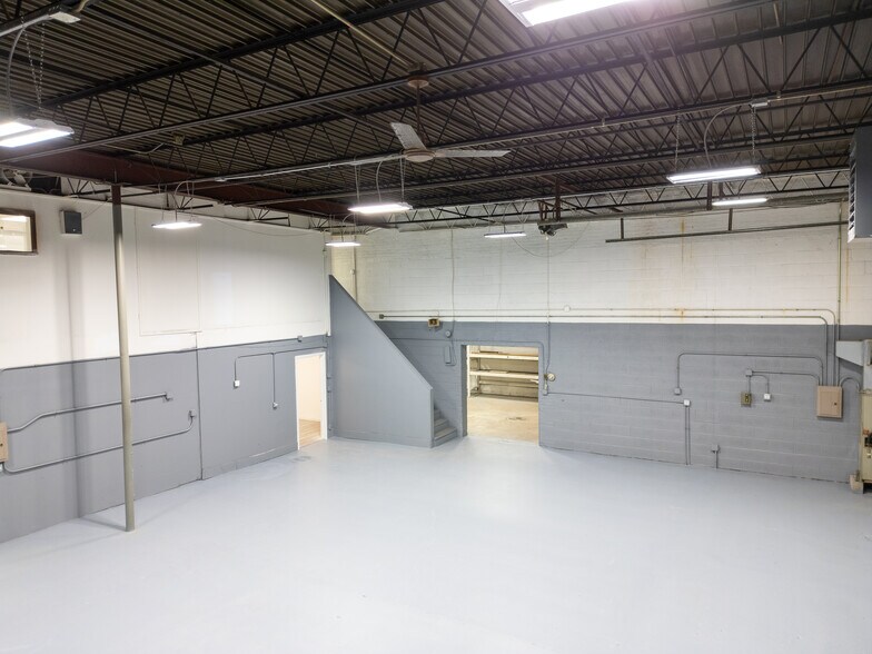 More Photos Of 4135 W 123rd St, Alsip Warehouse For Lease