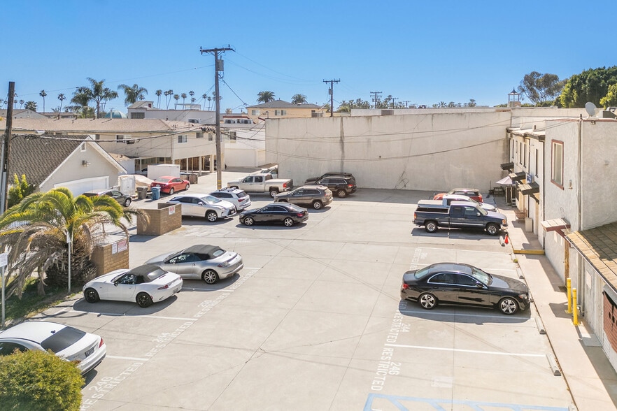 More Photos Of 224 Main St, Seal Beach Storefront For Sale