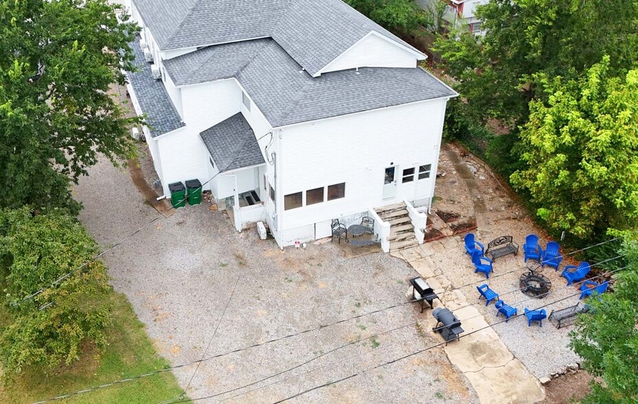 More Photos Of 110 Mc Lean Ave, Cotter Hotel For Sale