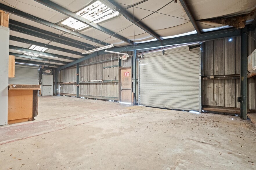 More Photos Of 2060 Range Rd, Clearwater Service For Lease