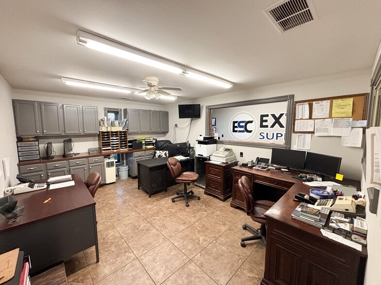 More Photos Of 2012 N Michael Ln, Nixa Warehouse For Sale