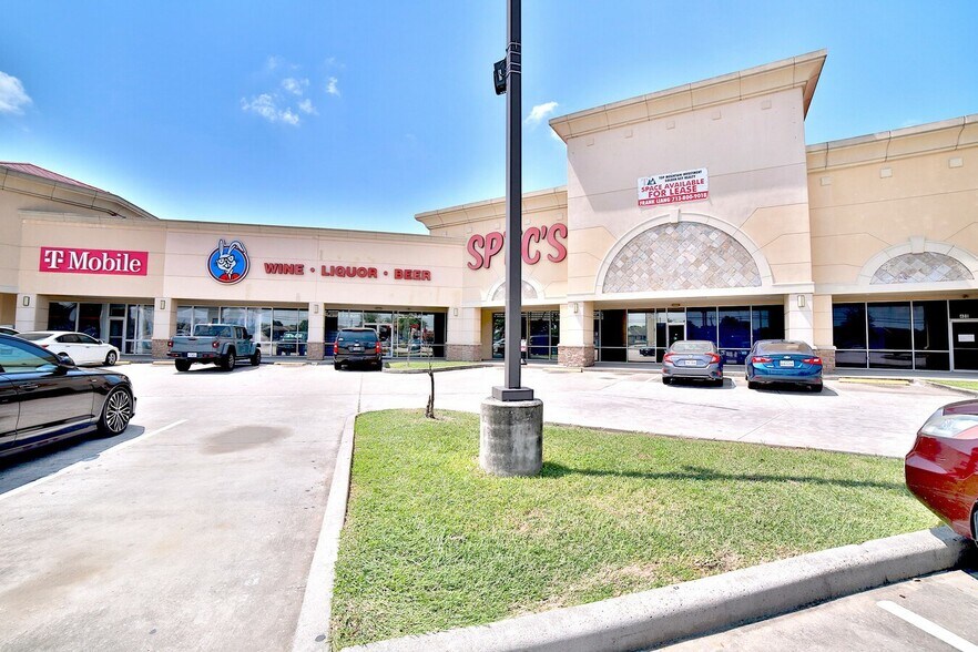 More Photos Of 11130 Gulf Fwy, Houston Storefront Retail Office For Lease