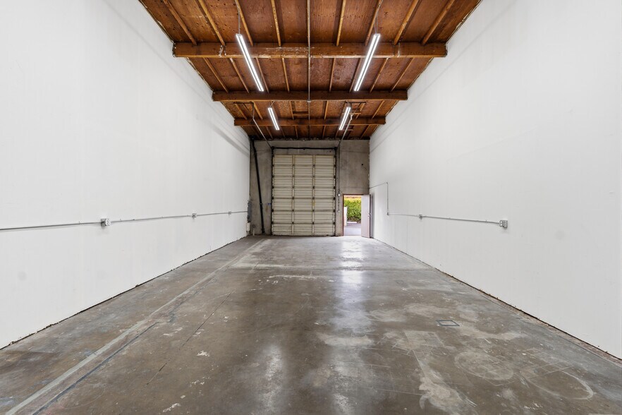 More Photos Of 1222-1230 Saviers Rd, Oxnard Warehouse For Sale