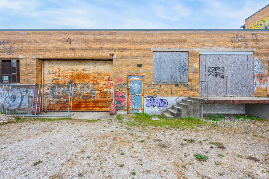 More Photos Of 229 W 1st St, Bloomington Restaurant For Lease